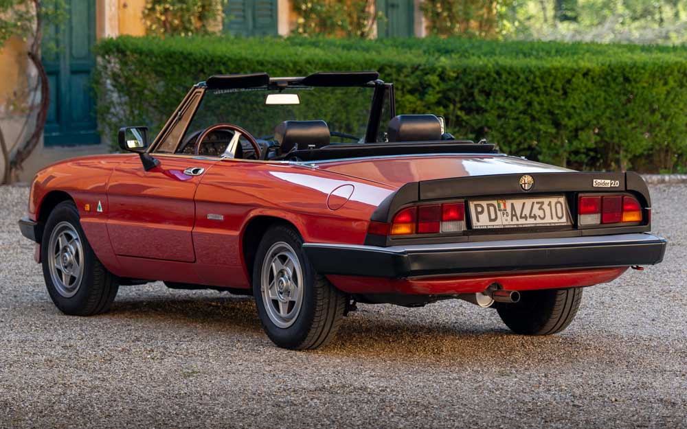 Tre Quarti Posteriore dell Alfa Romeo Spider Duetto 1600 Terza Serie